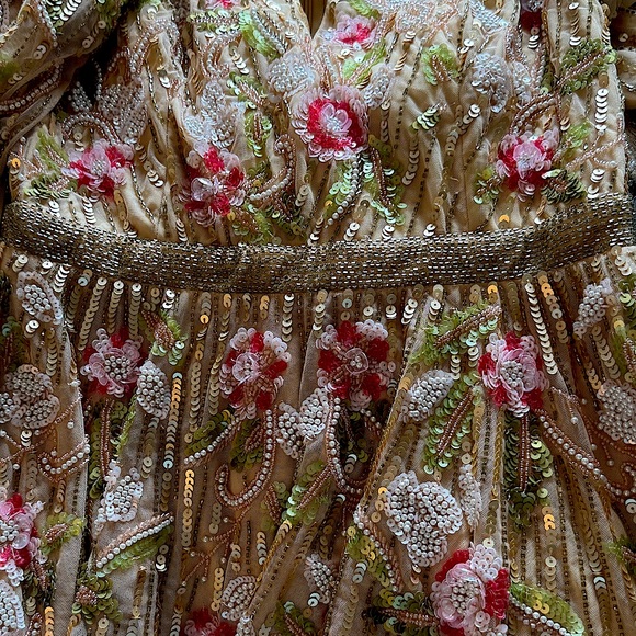 MAC DUGGAL 5580 DRESS. Size 6. Beaded V-Neck Midi Dress - Picture 6 of 8